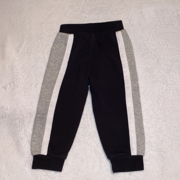 Nike toddler hoodie & jogger set (24M) - Picture 8 of 9